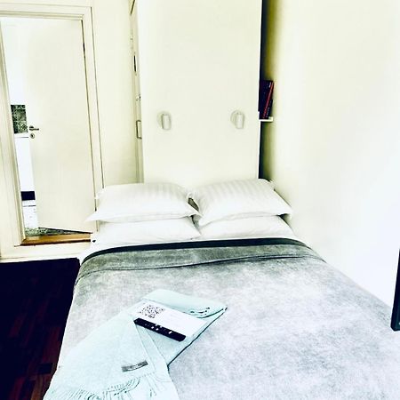 Studio 104- Free Parking Onsite -Private Entrance Reykjavik Luaran gambar