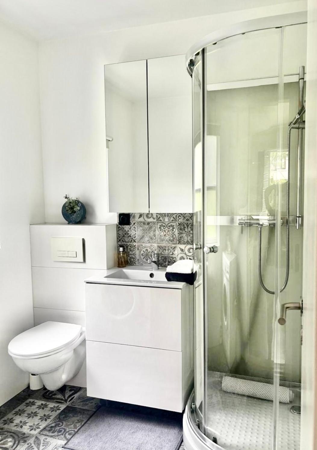 Studio 104- Free Parking Onsite -Private Entrance Reykjavik Luaran gambar
